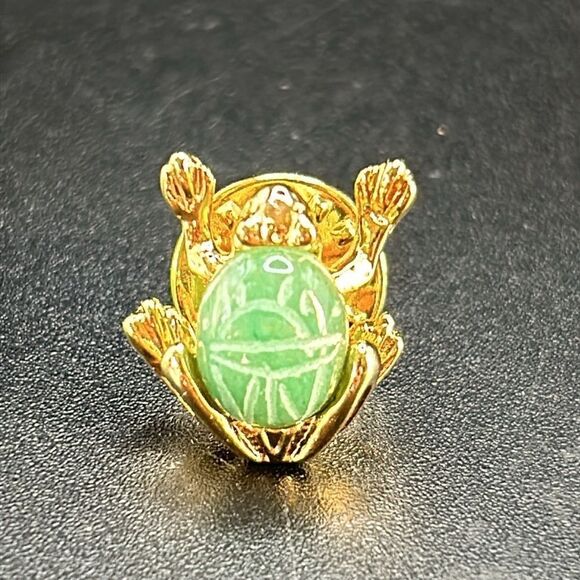 VTG Ballou Scarab Jadeite Gold Frog Scatter Pin - Picture 1 of 6